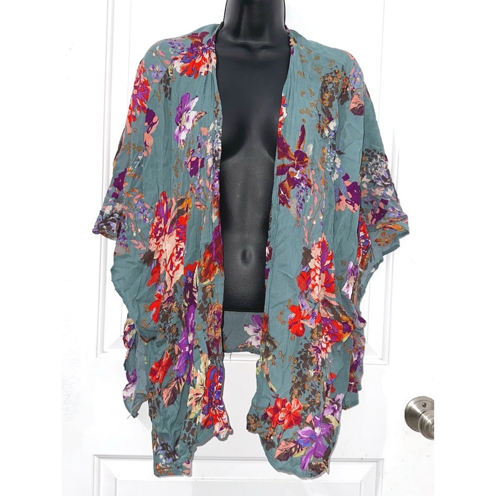 Staccato Floral Print Kimono shawl